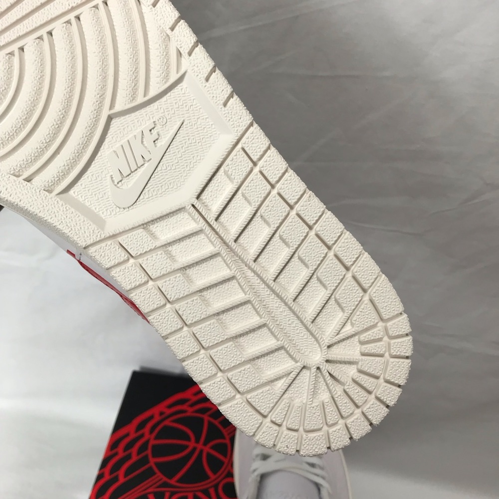 Jordan 1 Centre Court White University Red Size 10 - Picture 10 of 12